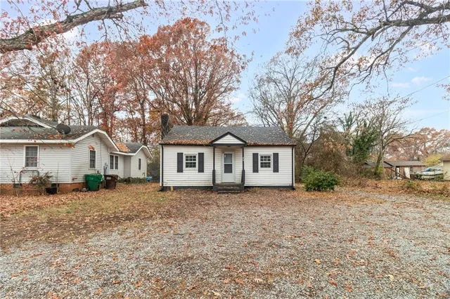 $110,900 | 404 Hickory Chapel Road, High Point, NC 27260