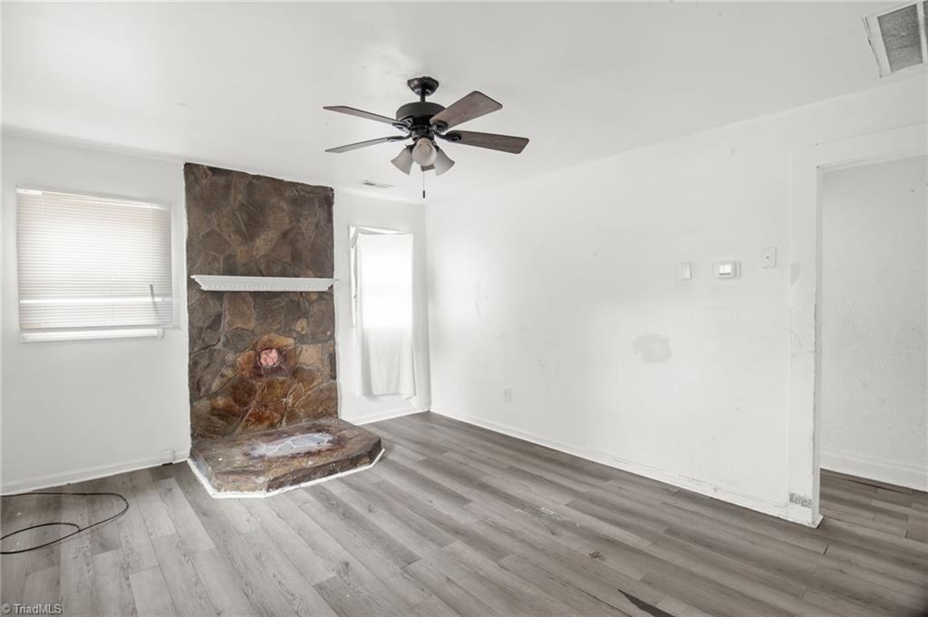 404 Hickory Chapel Road High Point, NC 27260 - Photo 4 of 31