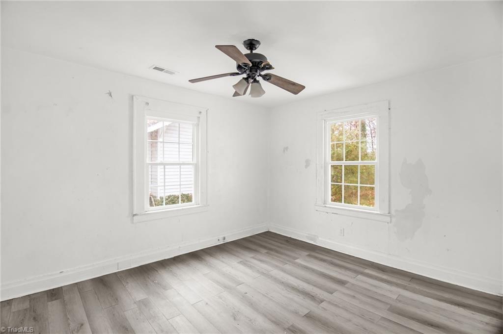 404 Hickory Chapel Road High Point, NC 27260 - Photo 6 of 31