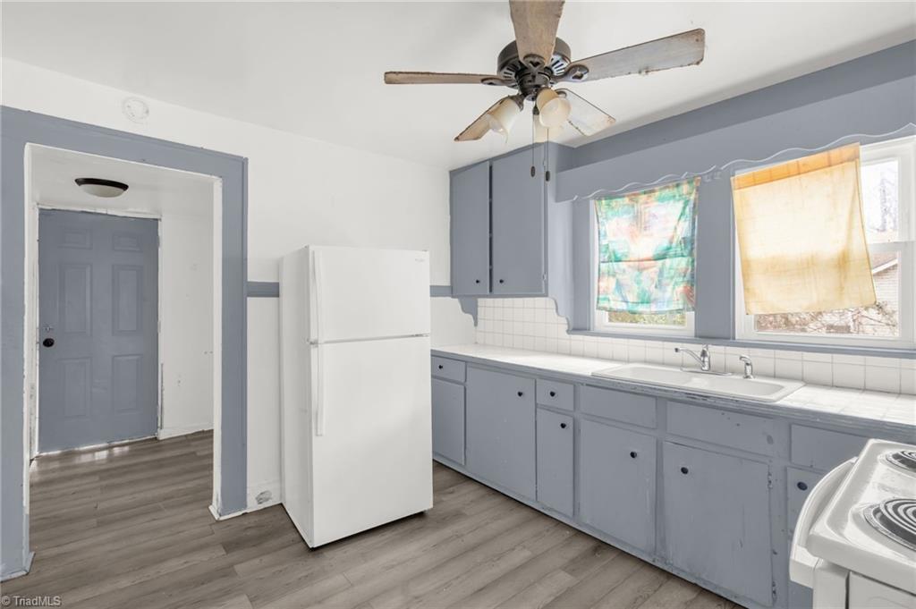 404 Hickory Chapel Road High Point, NC 27260 - Photo 8 of 31