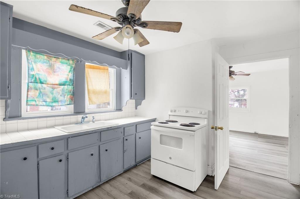 404 Hickory Chapel Road High Point, NC 27260 - Photo 10 of 31