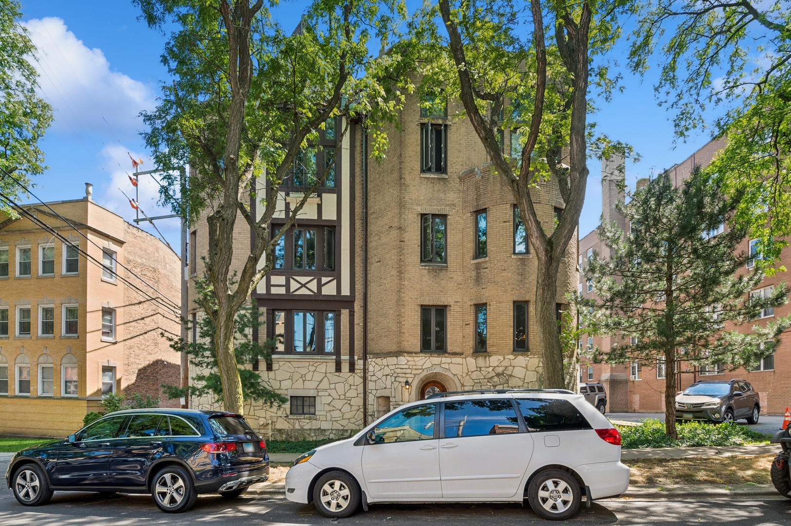 2109 West Jarvis Avenue, Unit 1 Chicago, IL 60645 - Photo 1 of 24