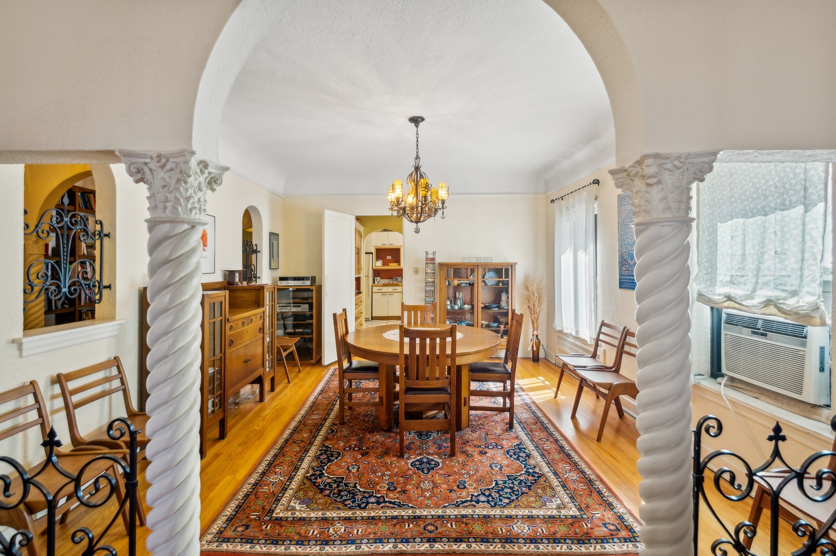 2109 West Jarvis Avenue, Unit 1 Chicago, IL 60645 - Photo 11 of 24