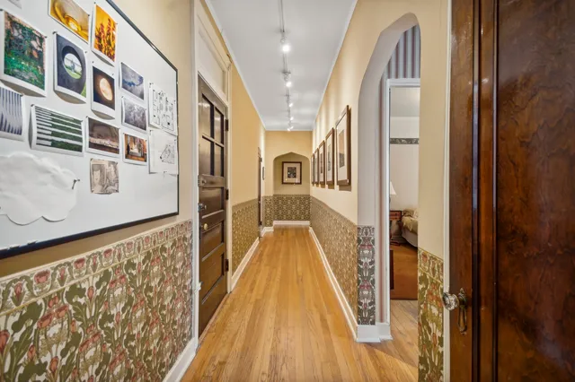 $374,900 | 2109 West Jarvis Avenue, Unit 1, Chicago, IL 60645