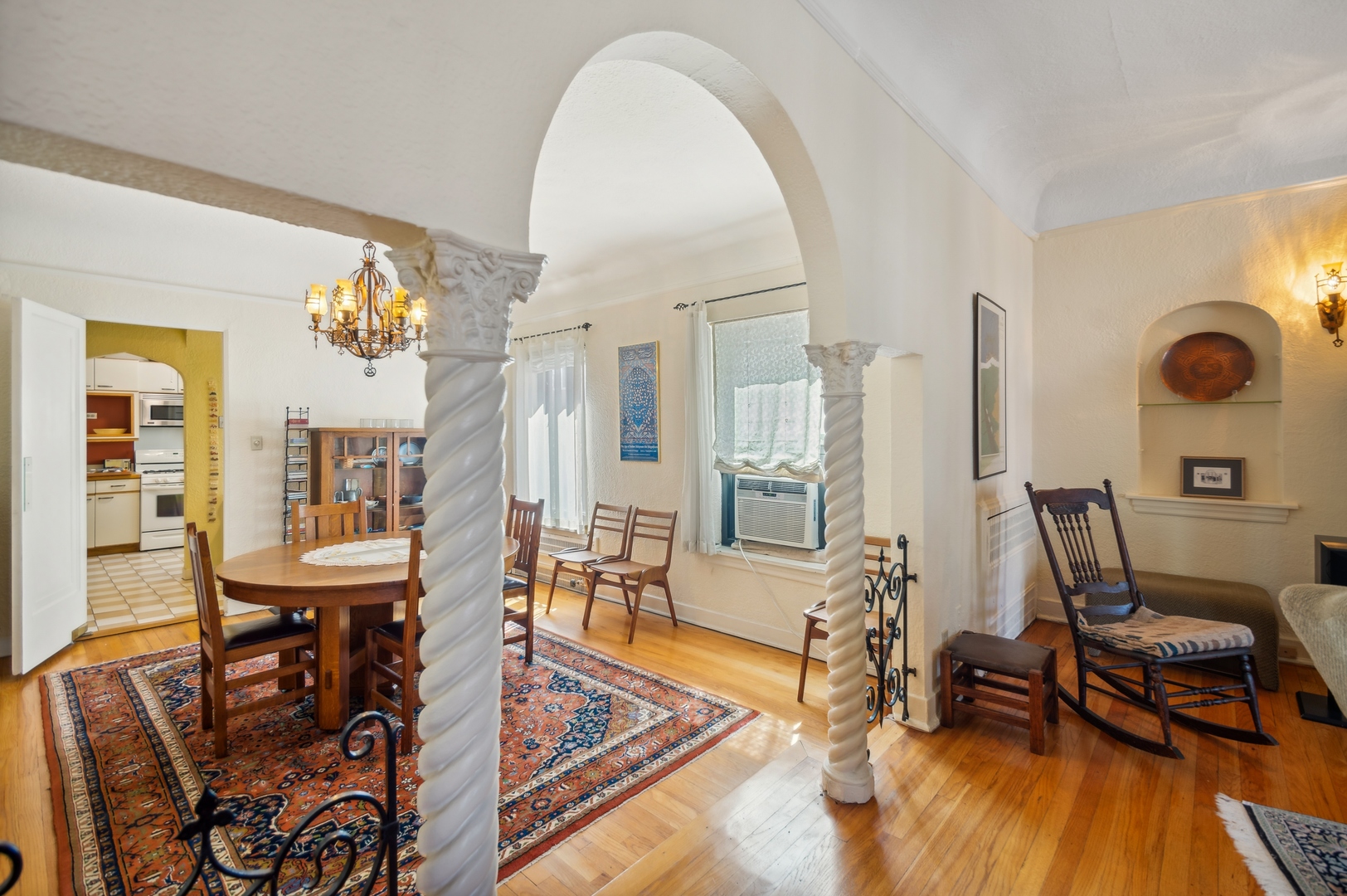 2109 West Jarvis Avenue, Unit 1 Chicago, IL 60645 - Photo 10 of 24