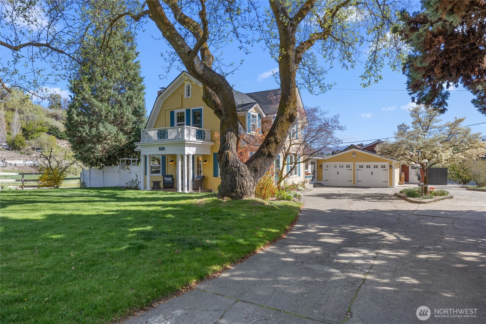 529 Lower Sunnyslope Road Wenatchee, WA 98801 - Photo 2 of 40