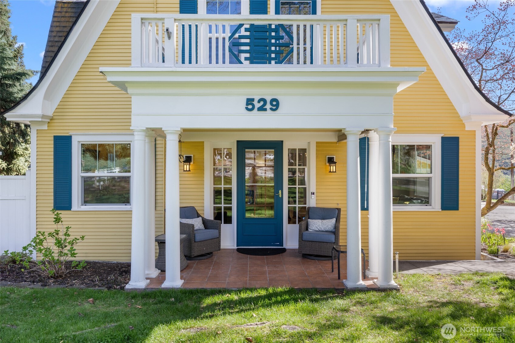 529 Lower Sunnyslope Road Wenatchee, WA 98801 - Photo 3 of 40