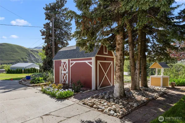 $949,000 | 529 Lower Sunnyslope Road, Wenatchee, WA 98801