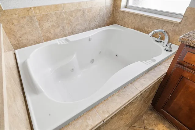 $600,000 | 5962 Fishhawk Crossing Boulevard, Lithia, FL 33547