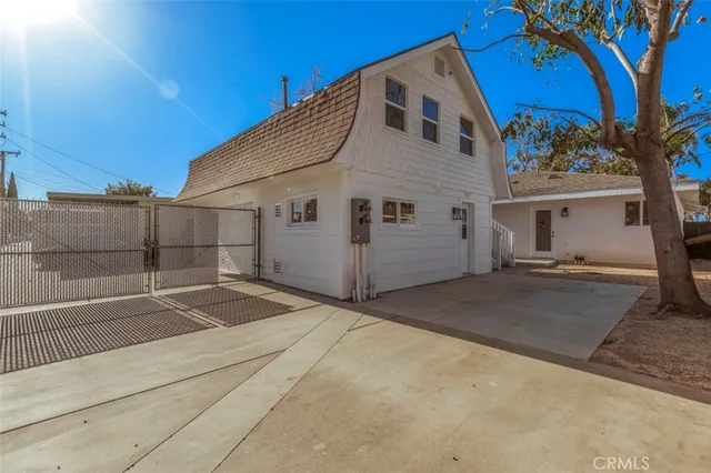 $2,000 | 542 South Clementine Street, Anaheim, CA 92805