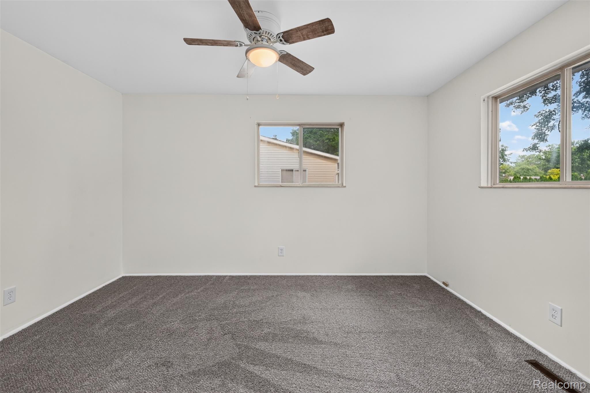5457 Reid Road Swartz Creek, MI 48473 - Photo 33 of 51 Spacious room featuring neutral carpeting and light-toned walls