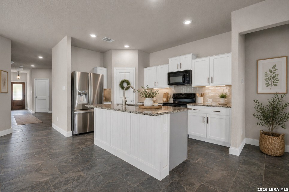 10306 Midsummer Meadow Converse, TX 78109 - Photo 7 of 26 a kitchen with refrigerator and microwave