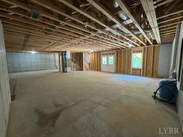 a big room with closet