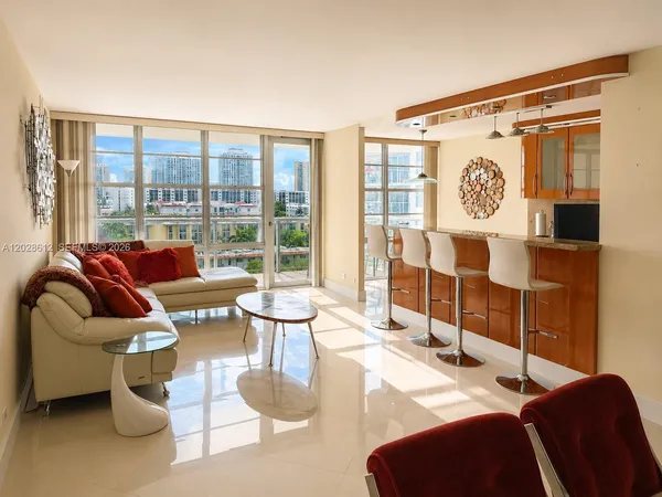 $429,000 | 230 174th Street, Unit 902, Sunny Isles Beach, FL 33160