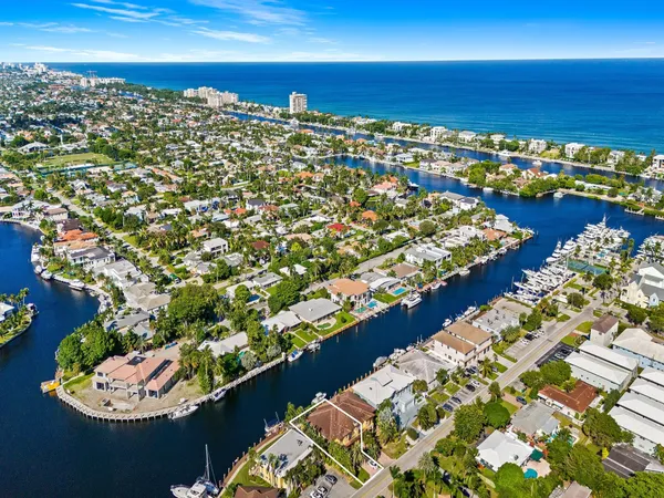 $2,595,000 | 2637 Northeast 28th Court, Lighthouse Point, FL 33064