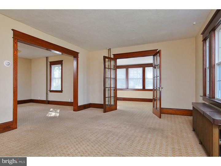 407 Crown Point Road Thorofare, NJ 08086 - Photo 3 of 12