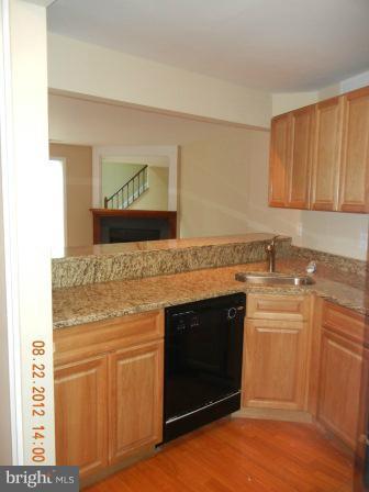 2129 Whisper Way Reston, VA 20191 - Photo 13 of 29 Kitchen