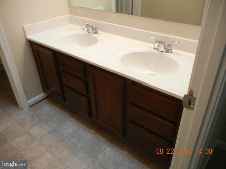 2129 Whisper Way Reston, VA 20191 - Photo 19 of 29 Bath