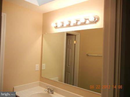 2129 Whisper Way Reston, VA 20191 - Photo 26 of 29 Bath