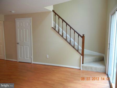 2129 Whisper Way Reston, VA 20191 - Photo 6 of 29 Living Room