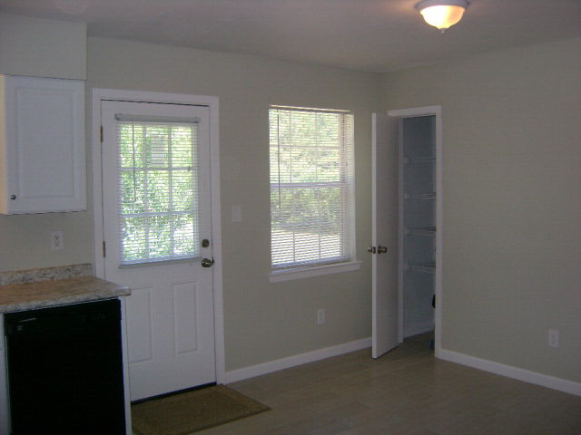 15716 Carver Road Foley, AL 36535 - Photo 4 of 26 Dining area w pantry