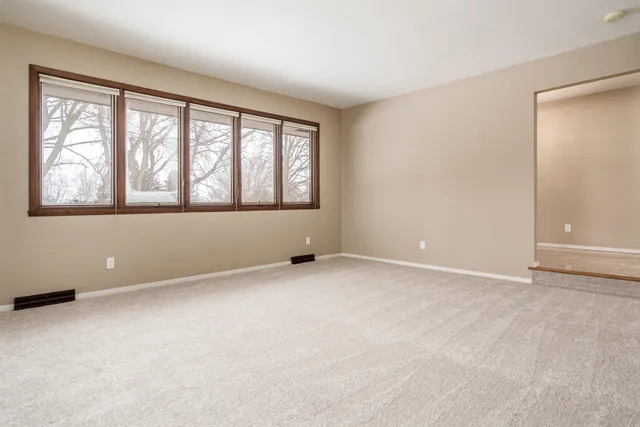 $379,900 | 6747 Lynnhurst Lane, Roscoe, IL 61073