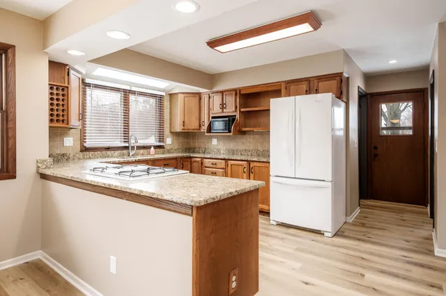 $379,900 | 6747 Lynnhurst Lane, Roscoe, IL 61073