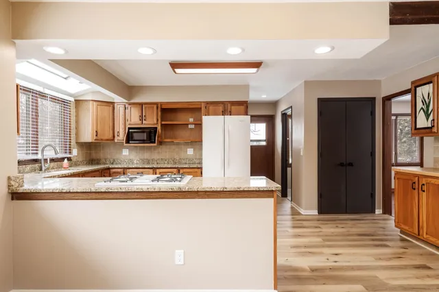 $379,900 | 6747 Lynnhurst Lane, Roscoe, IL 61073