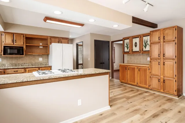 $379,900 | 6747 Lynnhurst Lane, Roscoe, IL 61073