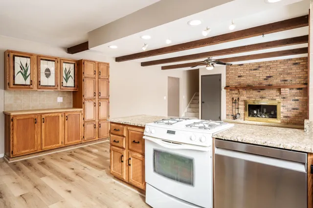 $379,900 | 6747 Lynnhurst Lane, Roscoe, IL 61073