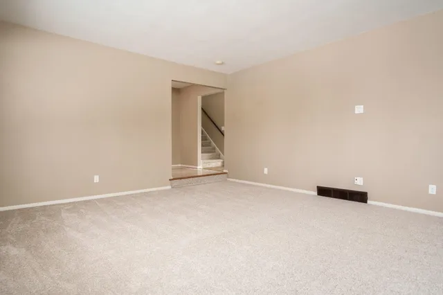 $379,900 | 6747 Lynnhurst Lane, Roscoe, IL 61073