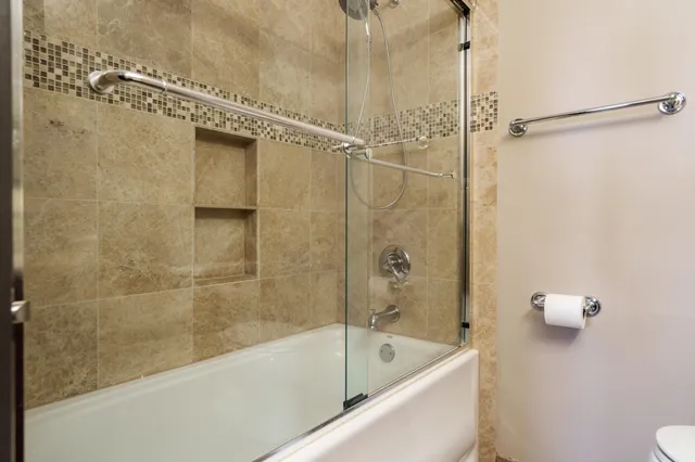 $379,900 | 6747 Lynnhurst Lane, Roscoe, IL 61073