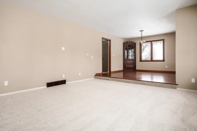 $379,900 | 6747 Lynnhurst Lane, Roscoe, IL 61073