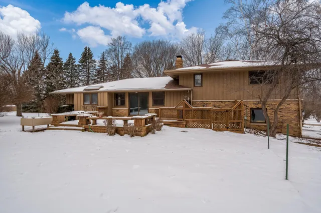 $379,900 | 6747 Lynnhurst Lane, Roscoe, IL 61073