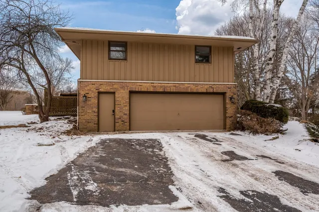 $379,900 | 6747 Lynnhurst Lane, Roscoe, IL 61073