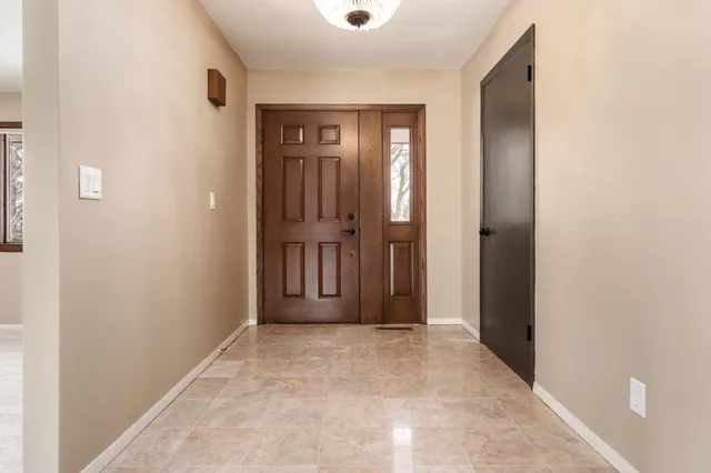 $379,900 | 6747 Lynnhurst Lane, Roscoe, IL 61073