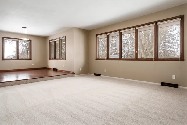 $379,900 | 6747 Lynnhurst Lane, Roscoe, IL 61073