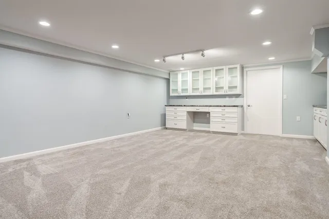 $379,900 | 6747 Lynnhurst Lane, Roscoe, IL 61073