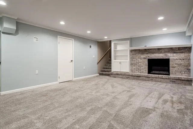 $379,900 | 6747 Lynnhurst Lane, Roscoe, IL 61073