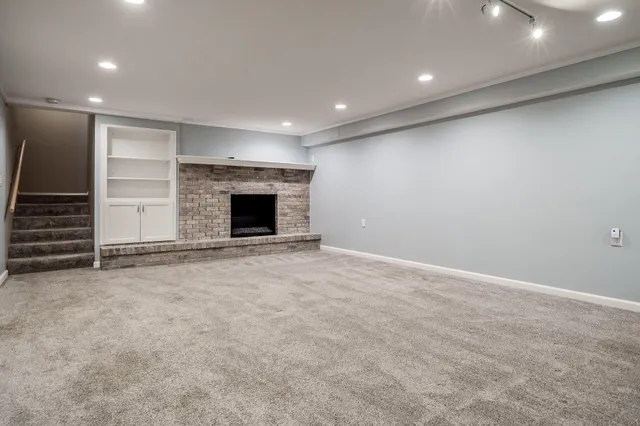 $379,900 | 6747 Lynnhurst Lane, Roscoe, IL 61073