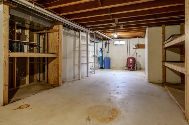 $379,900 | 6747 Lynnhurst Lane, Roscoe, IL 61073