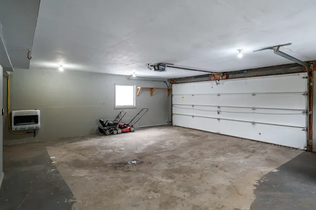 $379,900 | 6747 Lynnhurst Lane, Roscoe, IL 61073