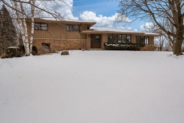 $379,900 | 6747 Lynnhurst Lane, Roscoe, IL 61073