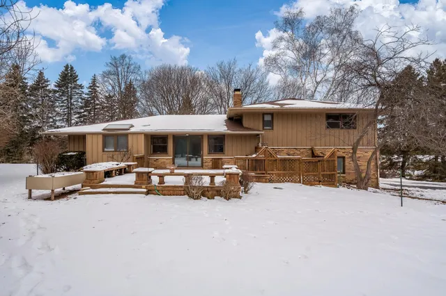 $379,900 | 6747 Lynnhurst Lane, Roscoe, IL 61073