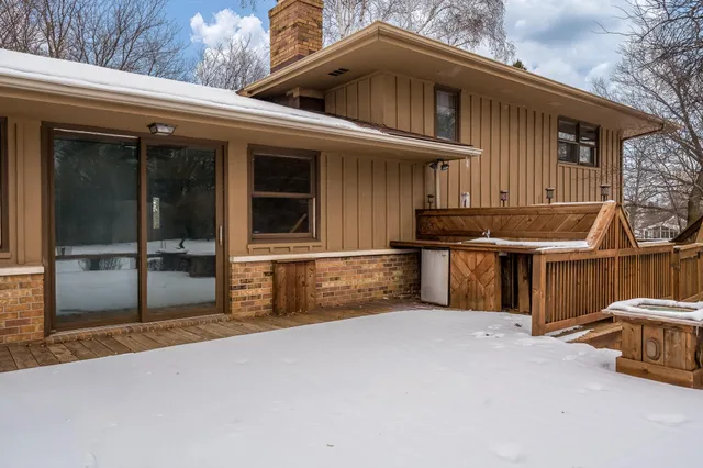 $379,900 | 6747 Lynnhurst Lane, Roscoe, IL 61073