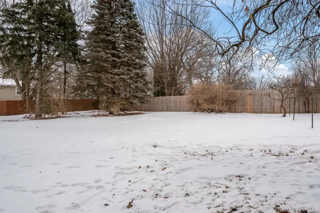 $379,900 | 6747 Lynnhurst Lane, Roscoe, IL 61073