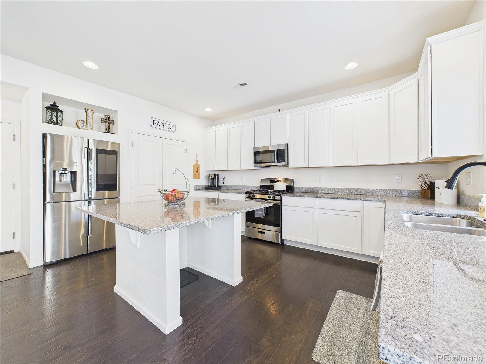 10541 Racine Way Commerce City, CO 80022 - Photo 10 of 46