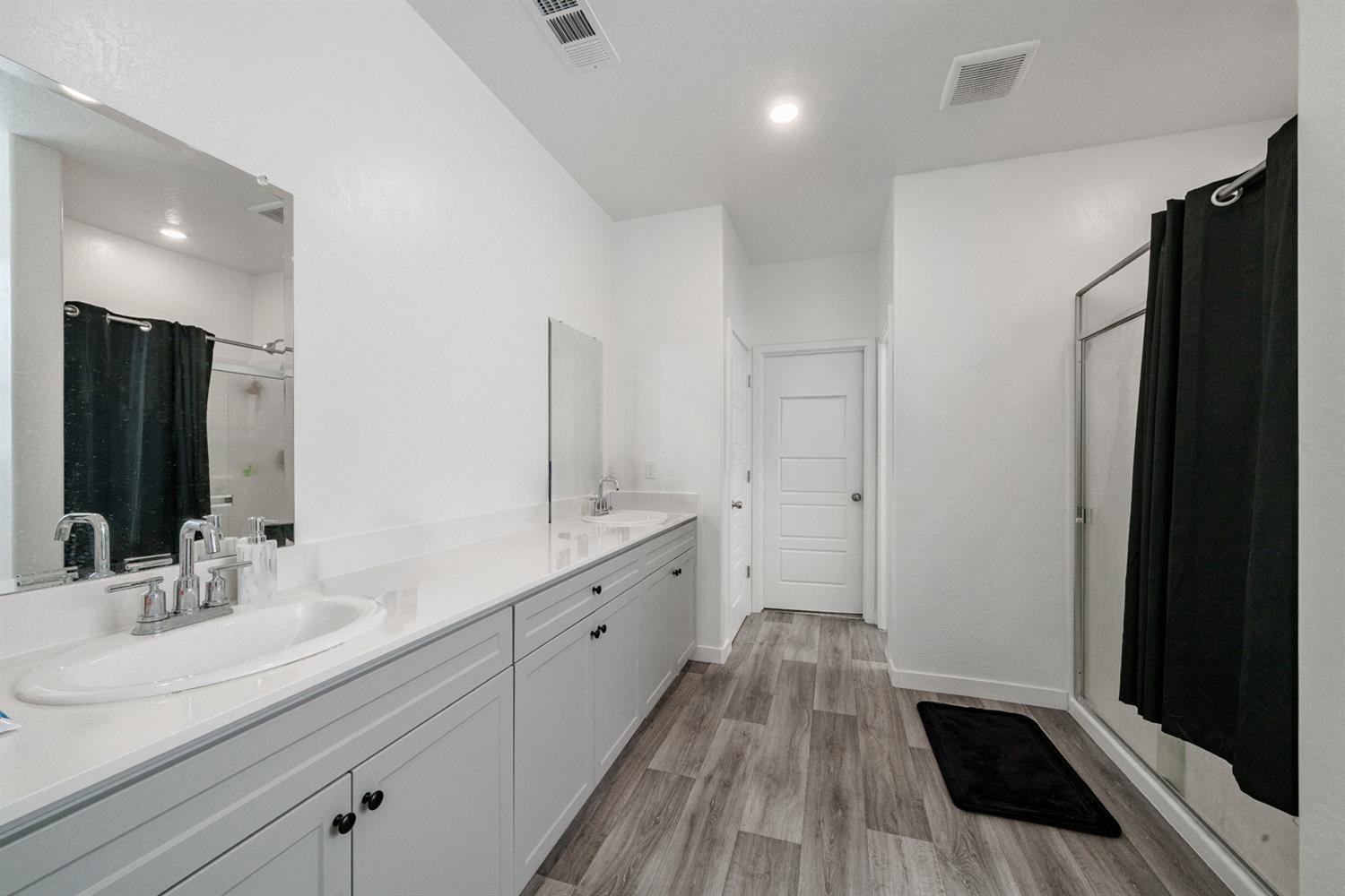 2735 North Redda Road Fresno, CA 93737 - Photo 15 of 20 a bathroom with a double vanity sink and mirror