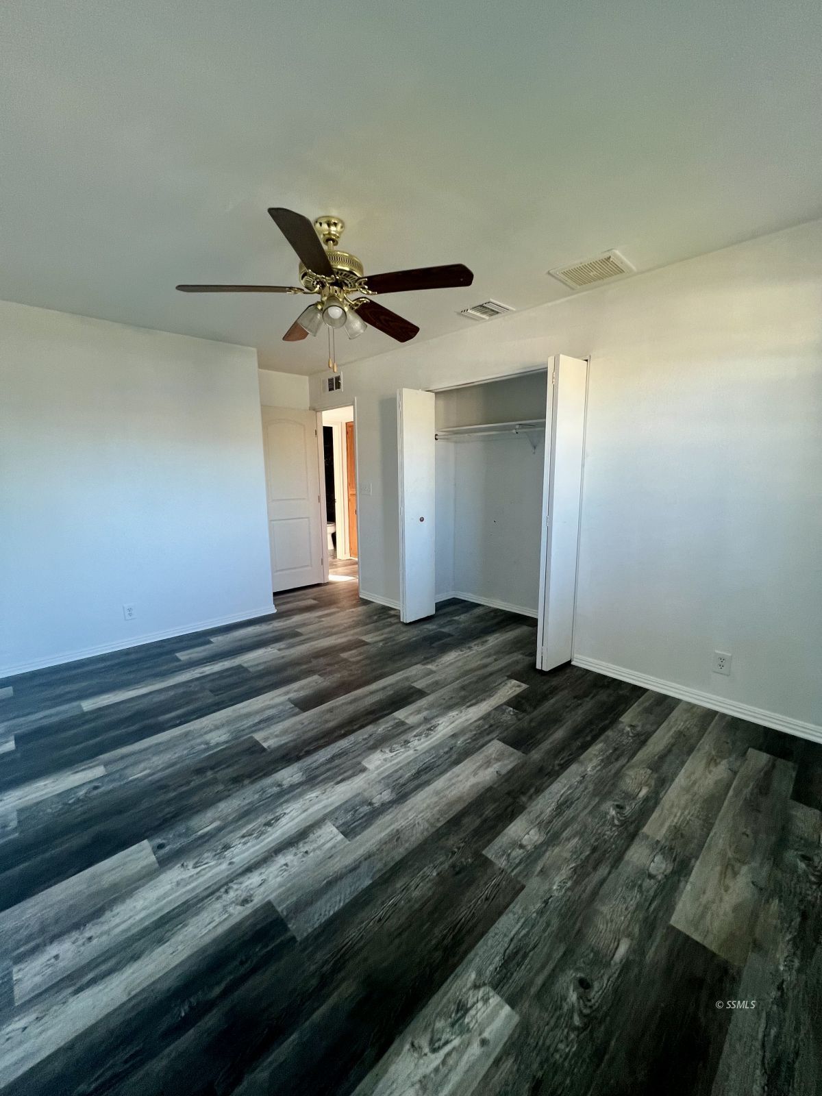 333 Traci Lane Ridgecrest, CA 93555 - Photo 16 of 30 a view of a livingroom with a ceiling fan