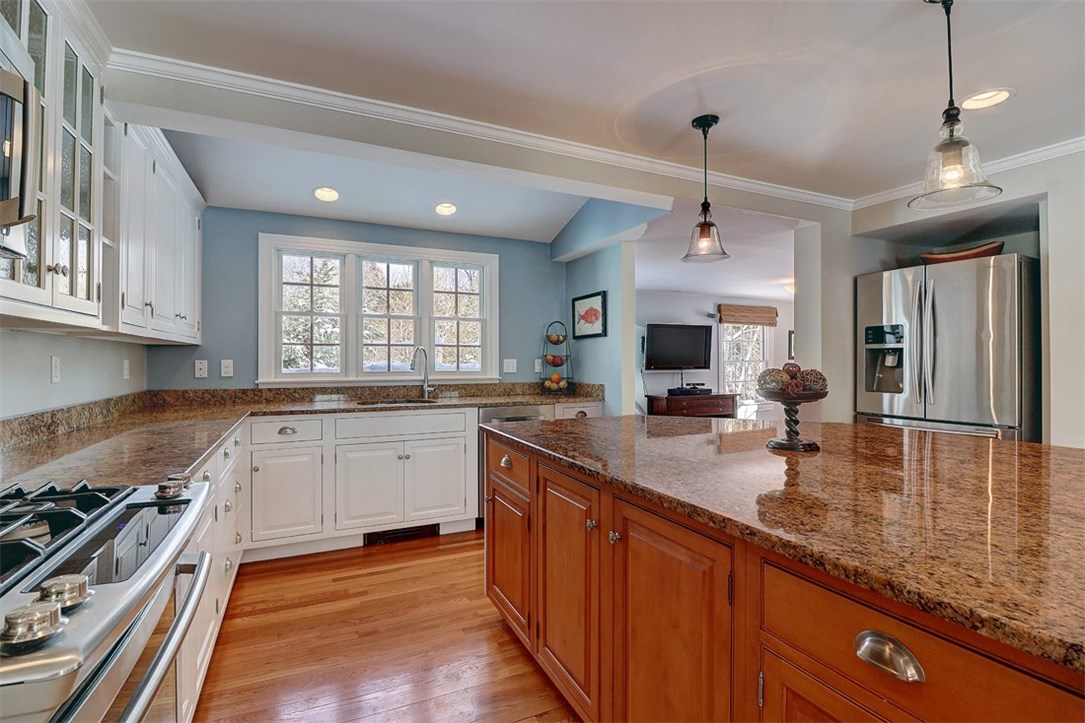 3 Owings Stone Road Barrington, RI 02806 - Photo 14 of 37